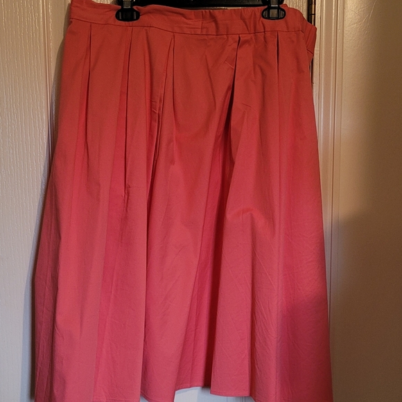 Pink Skirt with Pockets - Picture 2 of 4